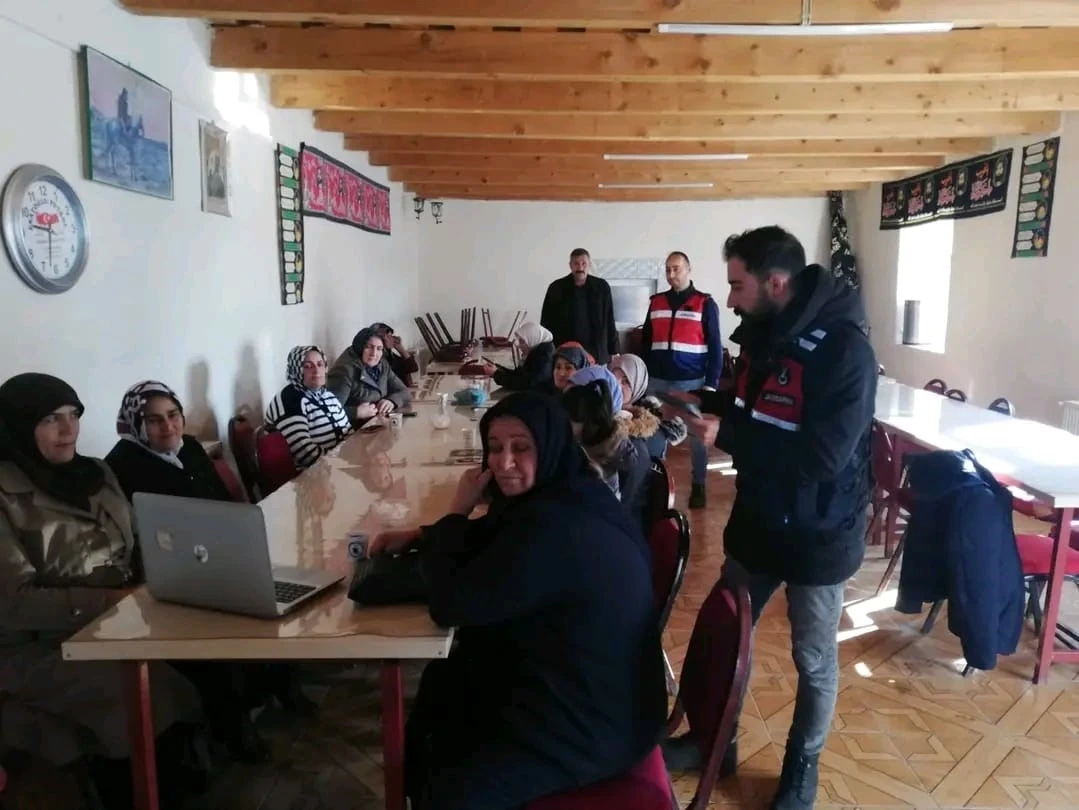Akyaka’da “En İyi Narkotik Polisi Anne” Projesi annelere anlatıldı
