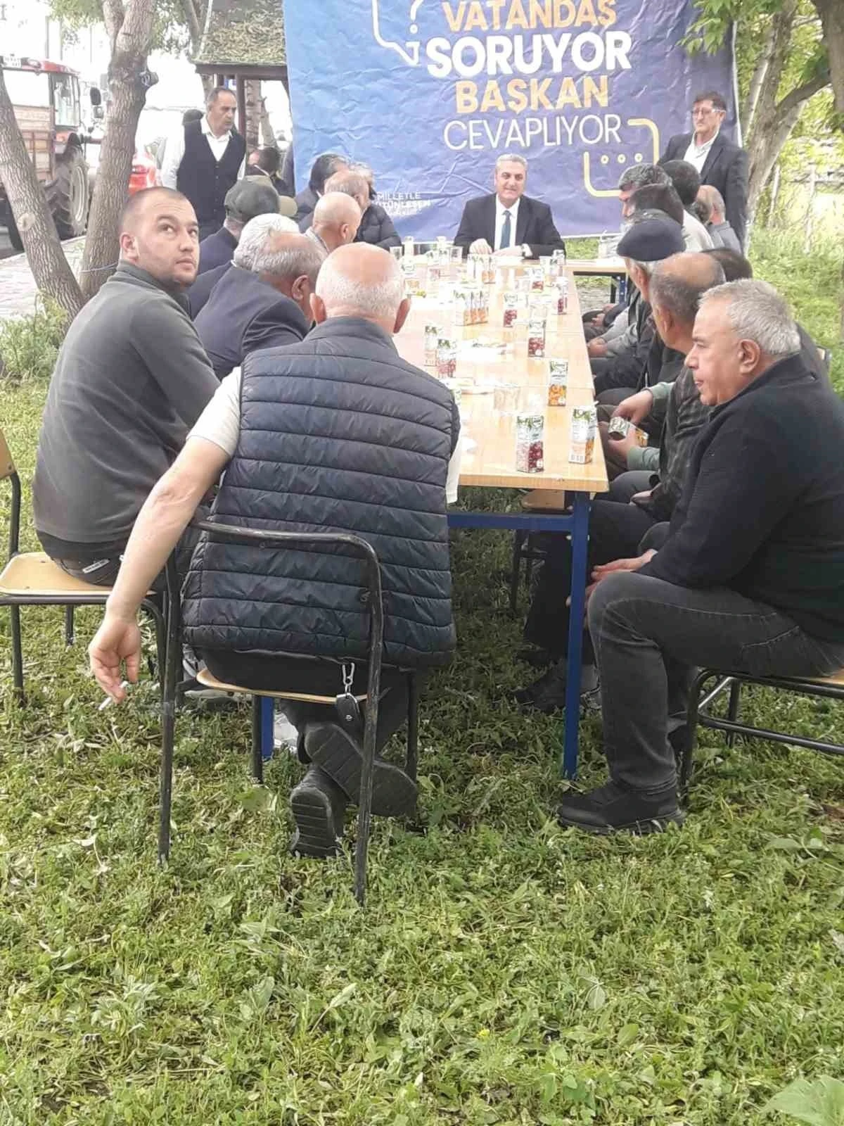 Akyaka&rsquo;da "Vatandaş Soruyor, Başkan Cevaplıyor" buluşması yoğun ilgi g&ouml;rd&uuml;
