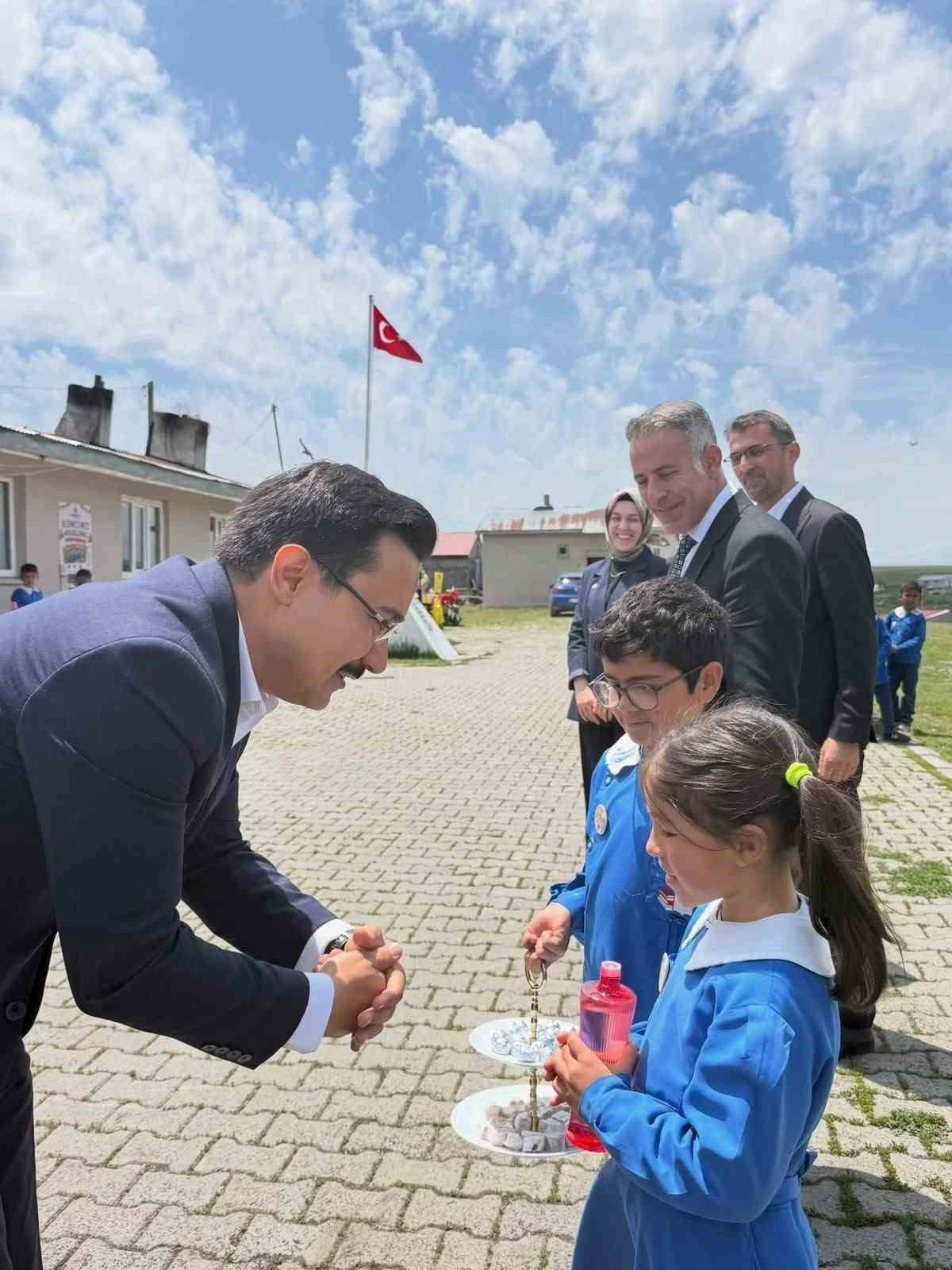 Akyaka Kaymakamı İsmail Demirtaş’tan köy okullarına yakın il