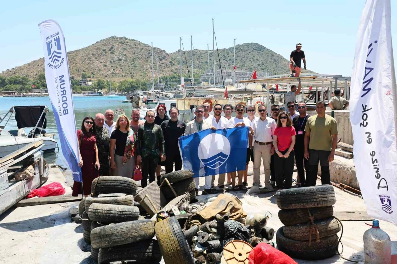 Akyarlar’da deniz dibinden 1 ton çöp çıktı