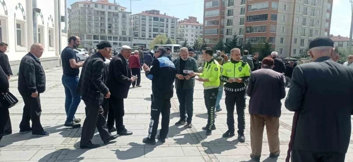Akyurt İlçe Emniyet Müdürlüğü ekipleri vatandaşları dolandırıcılara karşı uyardı
