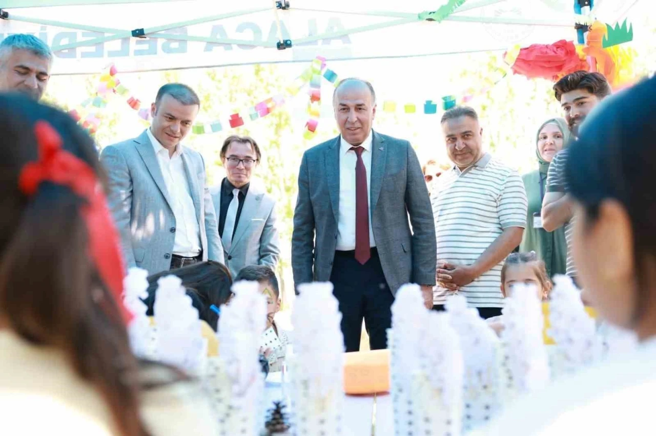 Alaca&rsquo;da "Ailemle Eğitim Yolculuğu" şenliği renkli karelere sahne oldu
