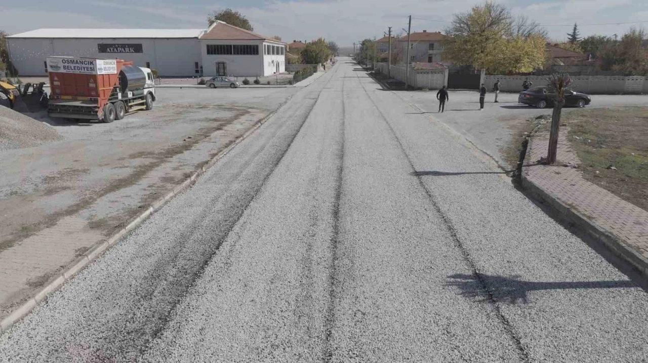 Alaca’da sokaklar asfaltlanıyor, yılların kanal sorunu çözülüyor
