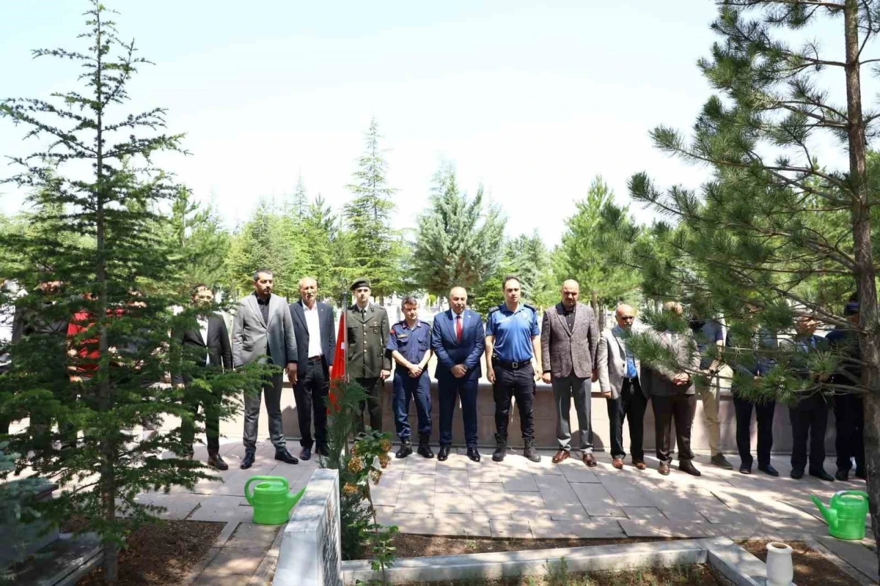 Alaca protokolü bayramda şehitleri unutmadı

