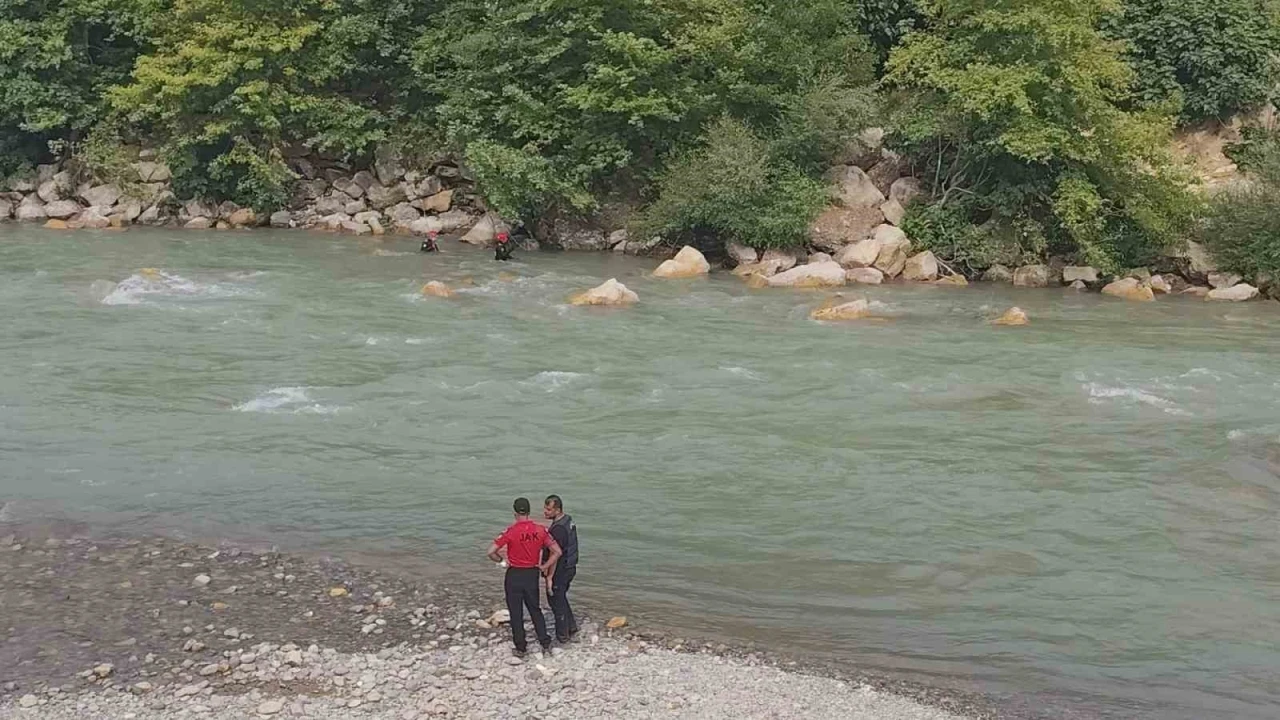 Alanya&rsquo;da &ccedil;ayda kaybolan genci arama &ccedil;alışmalarına yarın devam edilecek
