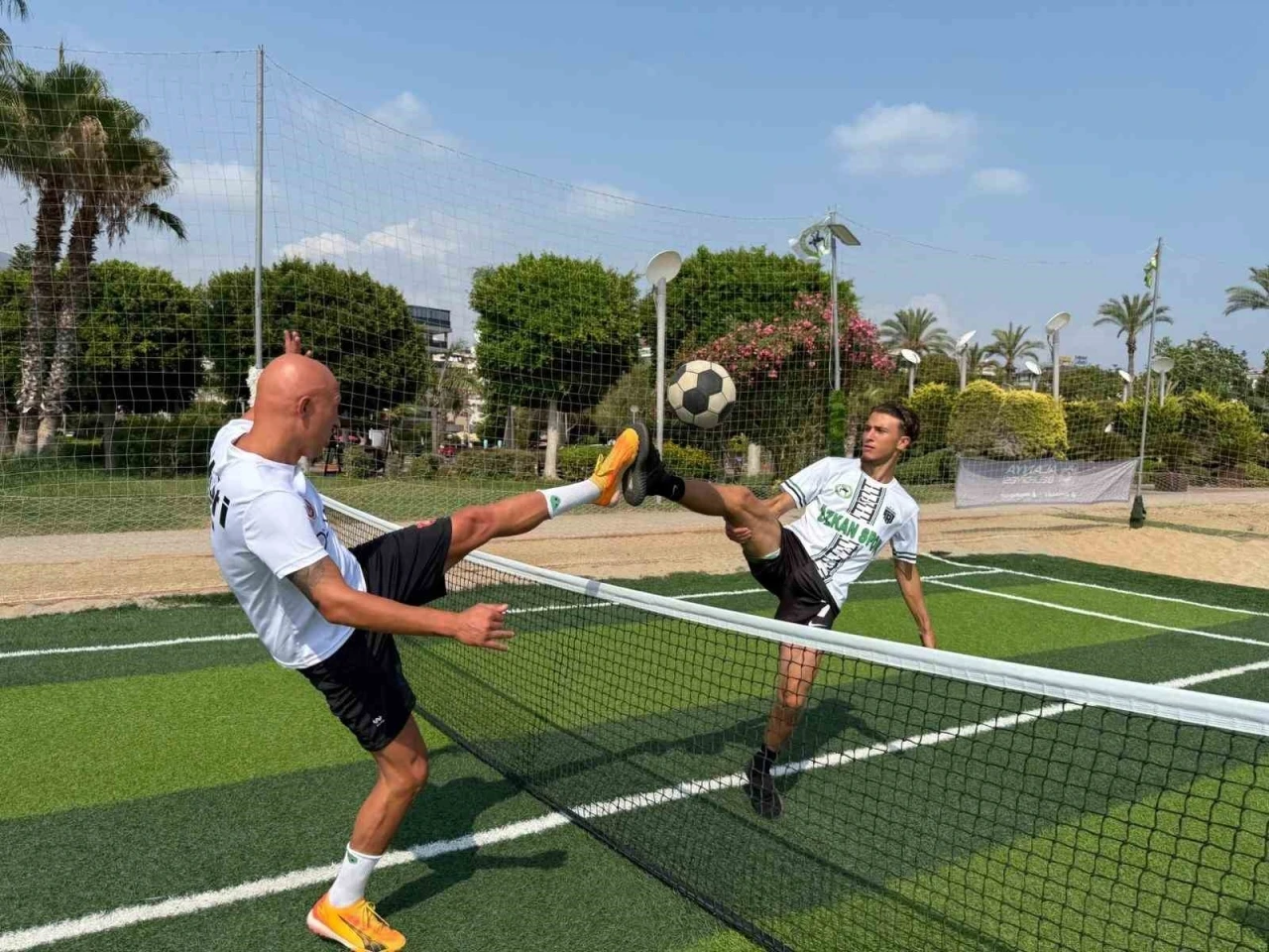 Alanya&rsquo;da geleneksel futnet ayak tenisi turnuvası başlıyor
