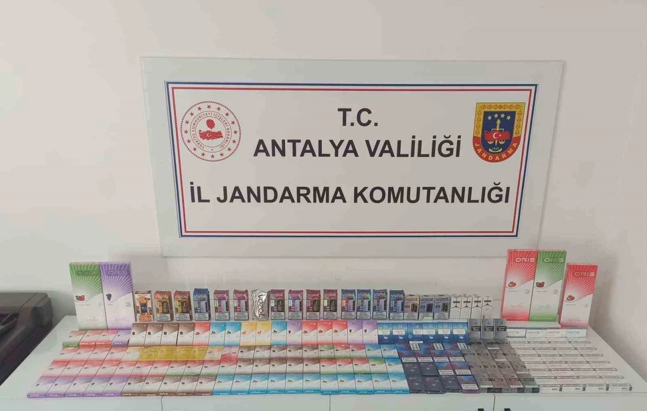 Alanya’da kaçak sigara operasyonunda çok sayıda malzemeye el konuldu
