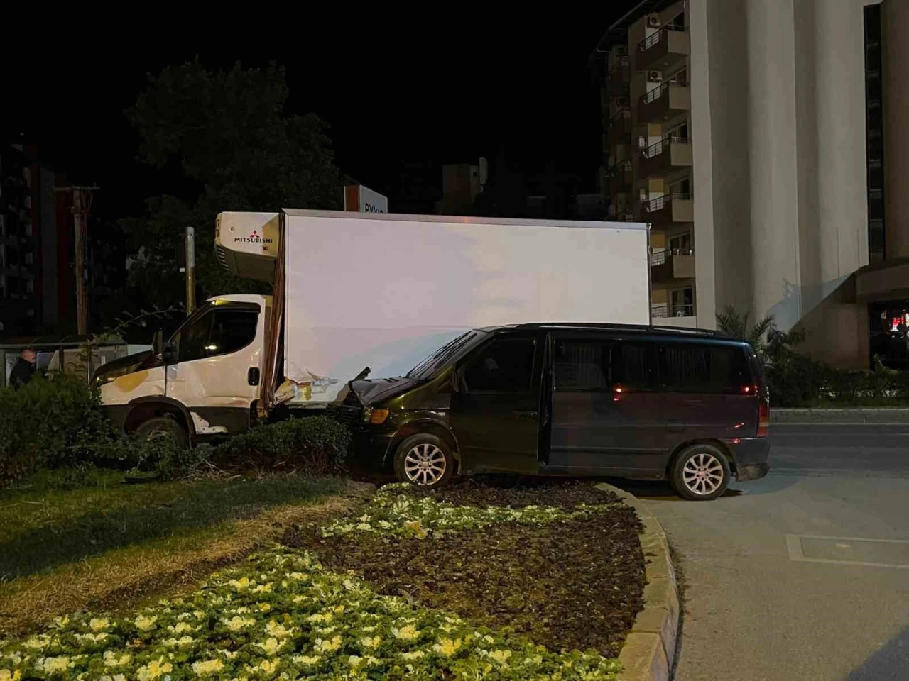 Alanya&rsquo;da kavşakta kaza: 1 yaralı
