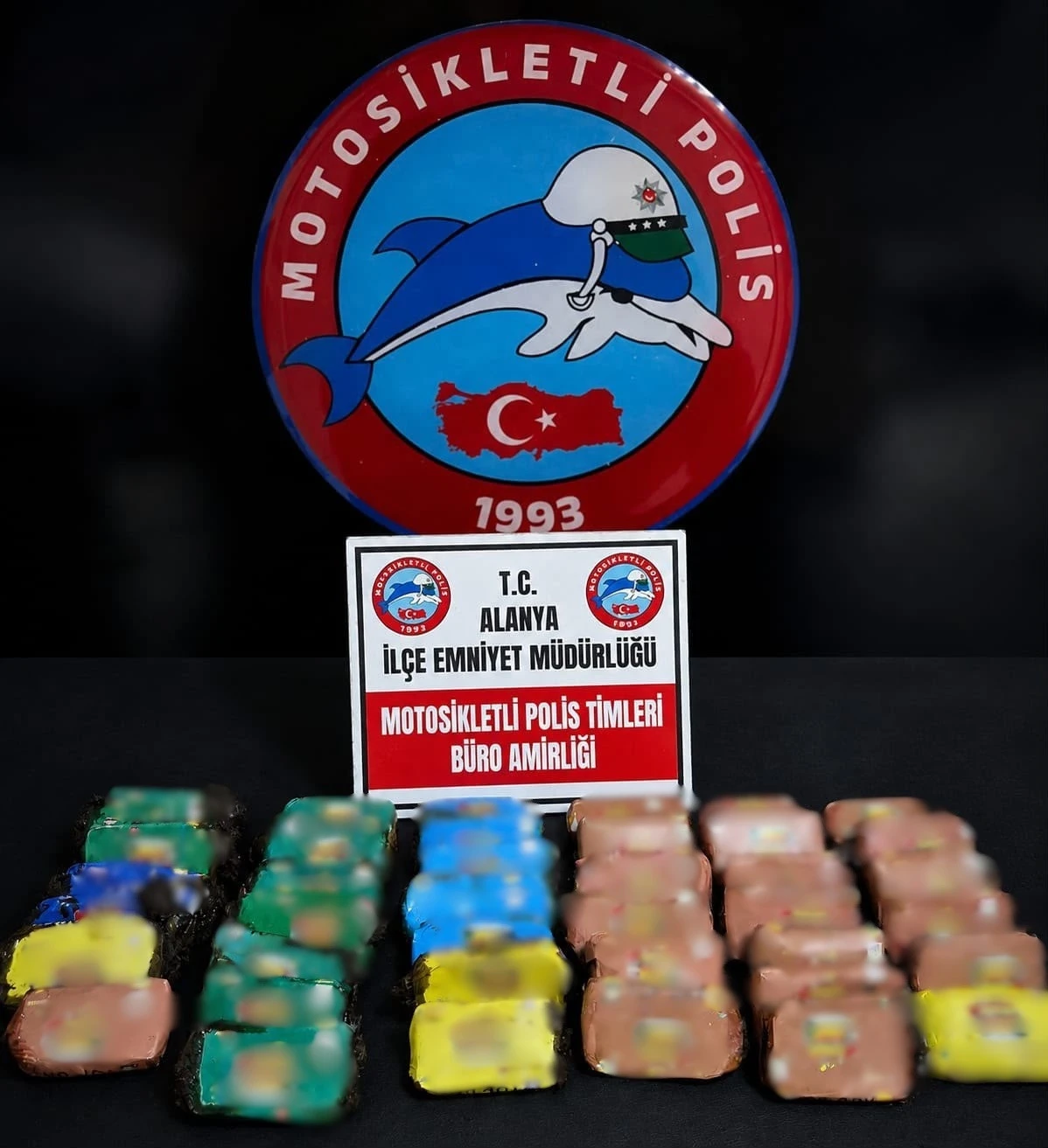 Alanya&rsquo;da motosiklette 4 kilo esrar ele ge&ccedil;irildi
