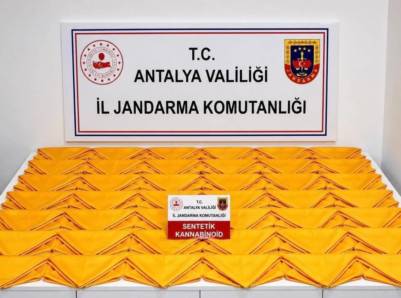 Alanya&rsquo;da otel odasında 537 bin 600 kullanımlık uyuşturucu madde ele ge&ccedil;irildi
