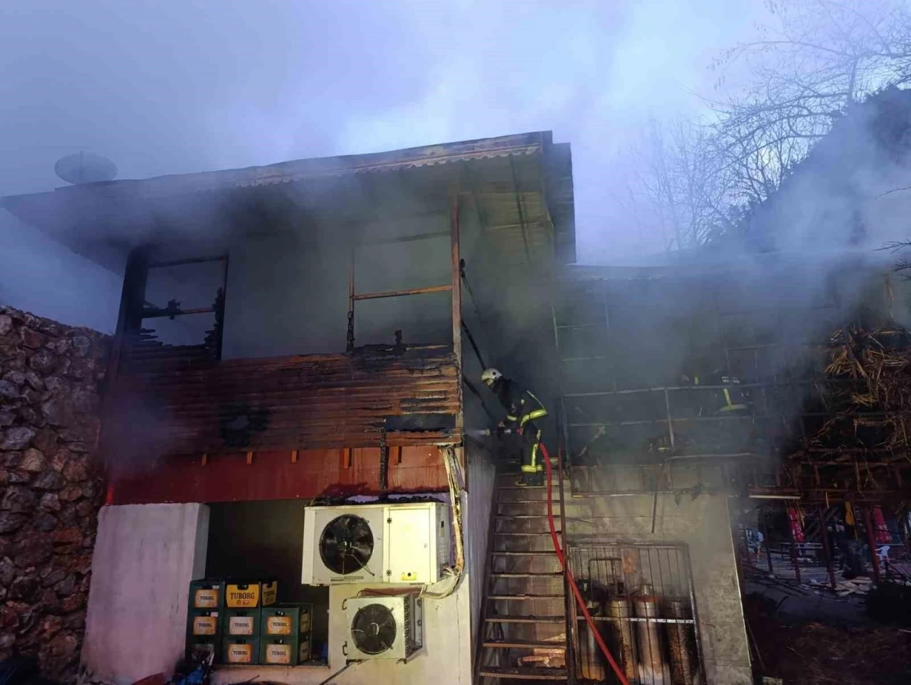 Alanya&rsquo;da piknik işletmesinde yangın korkuttu
