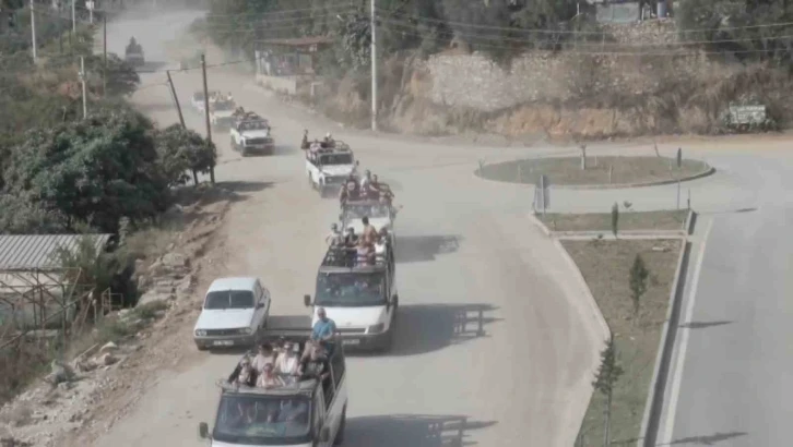 Alanya&rsquo;da safari ara&ccedil;larına y&ouml;nelik dron destekli trafik uygulaması yapıldı
