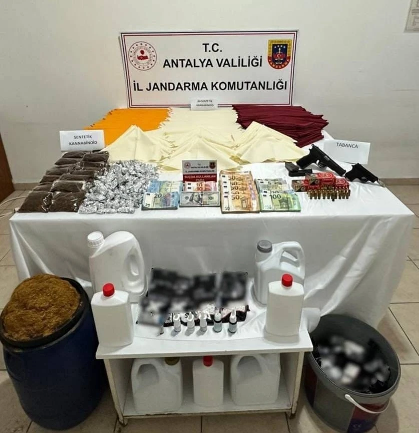 Alanya’da uyuşturucu operasyonu: 4 şüphelinin evine baskın
