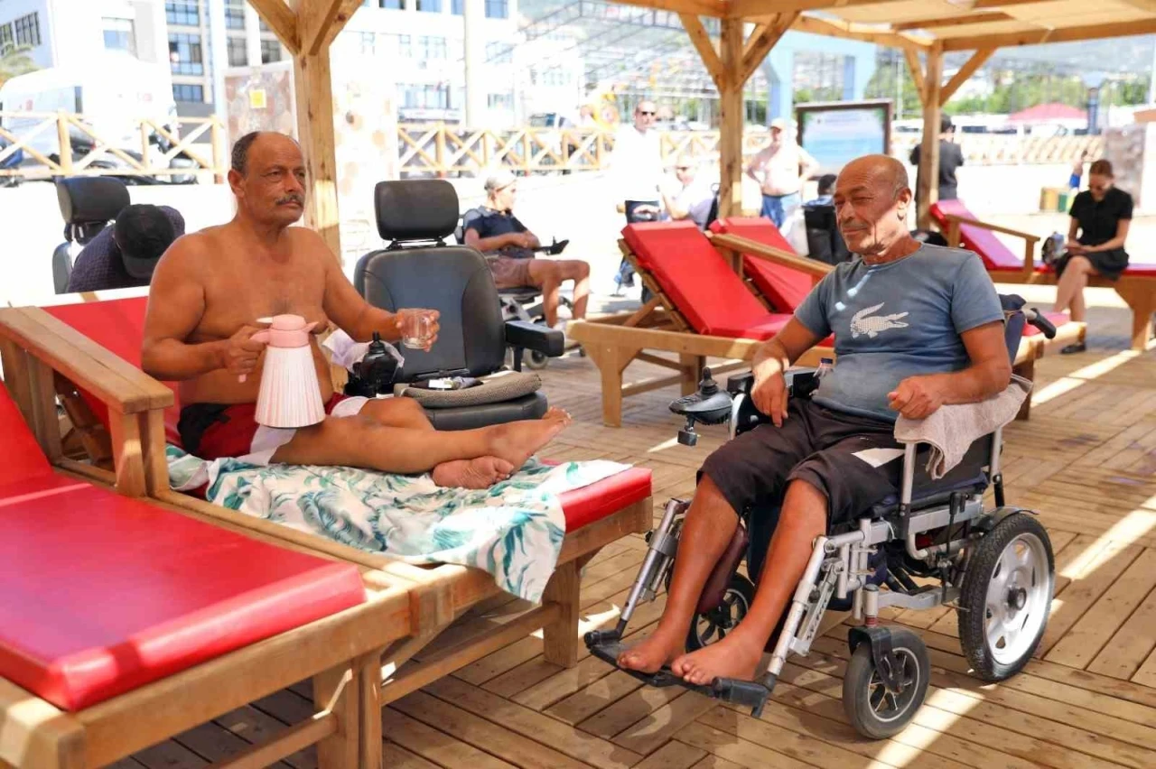 Alanya&rsquo;da vatandaşların g&ouml;zdesi halk plajları
