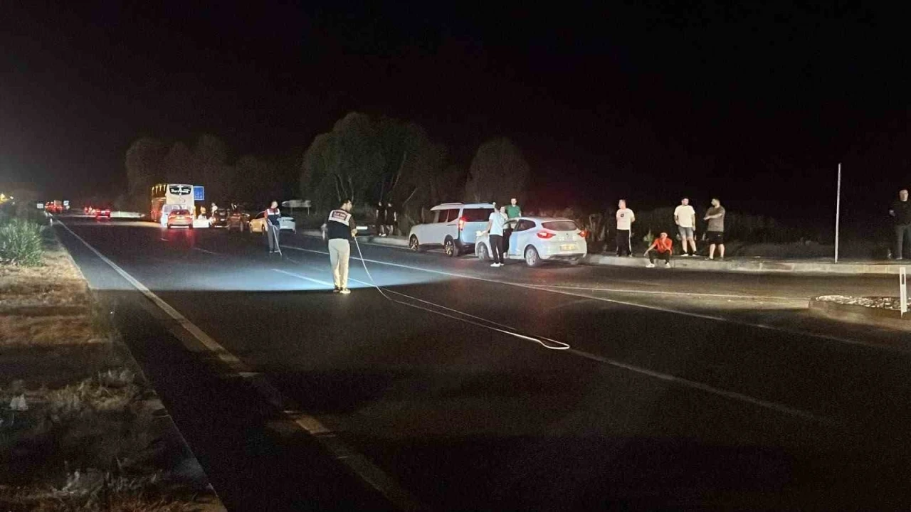 Alanya&rsquo;da yolun karşısına ge&ccedil;erken yolcu otob&uuml;s&uuml;n&uuml;n &ccedil;arptığı yaşlı adam hayatını kaybetti
