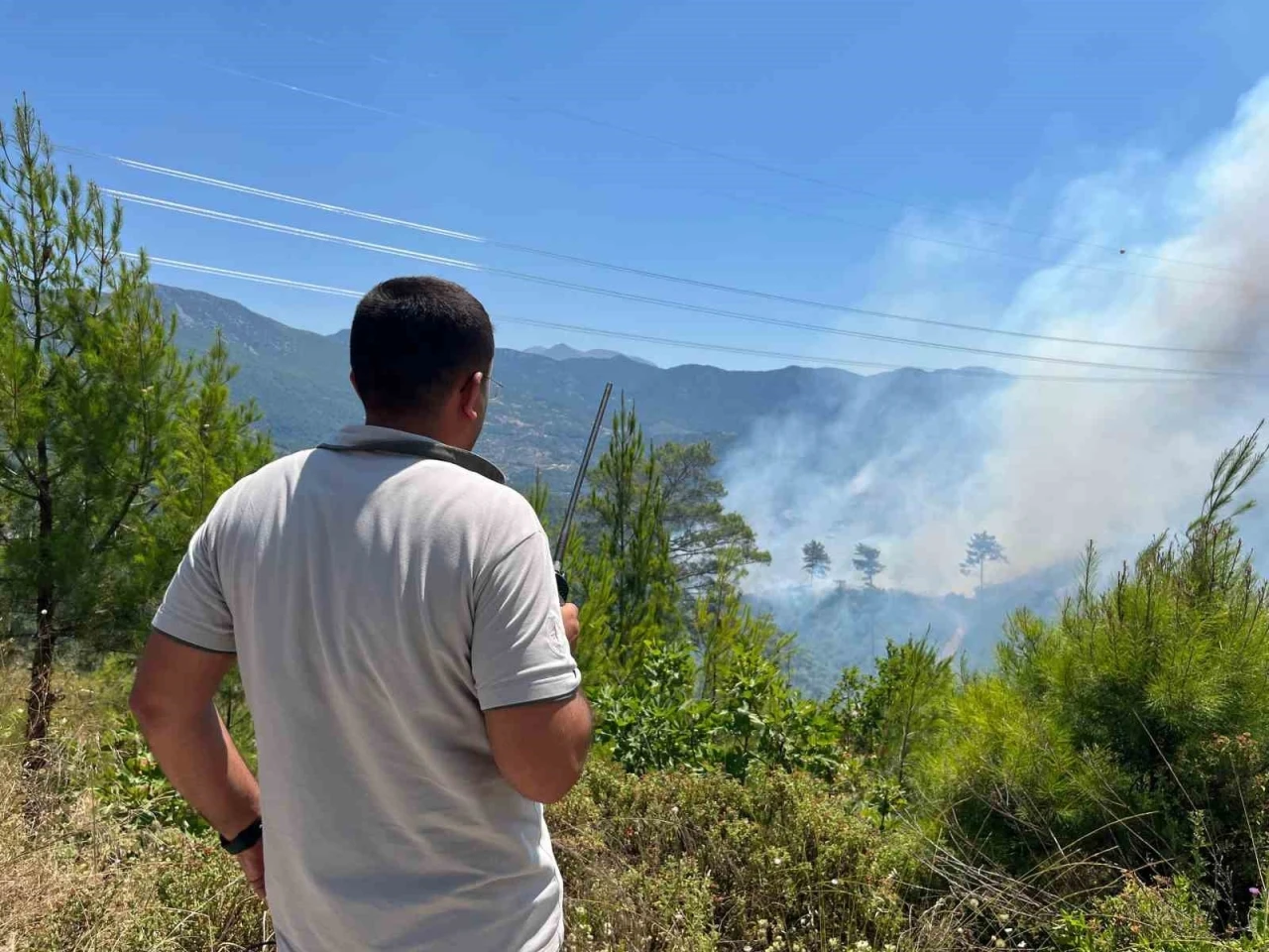 Alanya’daki yangınını kontrol altına alınması çalışmaları devam ediyor
