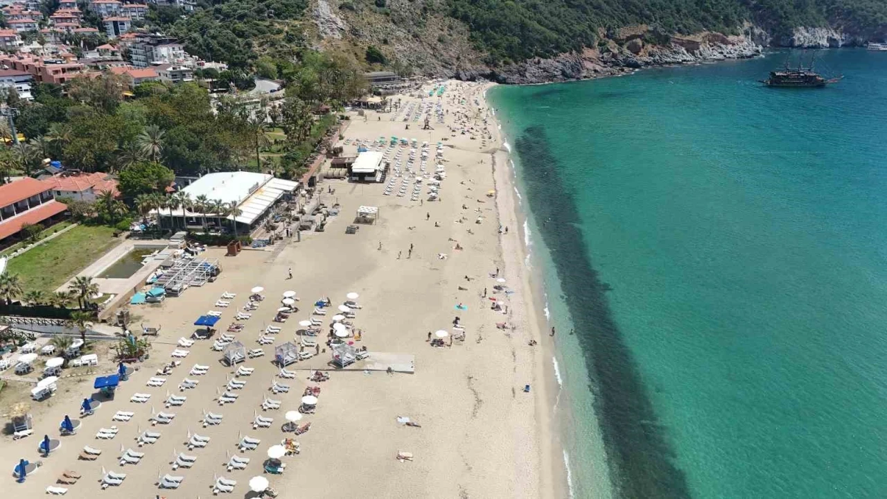Alanya sahillerinde hafta sonu yoğunluğu
