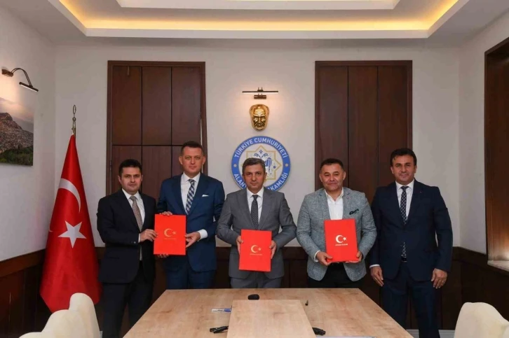 Alanya&rsquo;ya 24 derslikli okul i&ccedil;in protokol imzalandı
