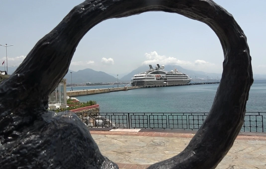 Alanya’ya kruvaziyerle 187 turist geldi
