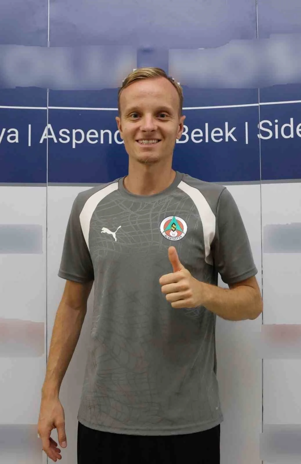 Alanyaspor&rsquo;da teknik heyet ve futbolcular, sağlık kontrol&uuml;nden ge&ccedil;ti
