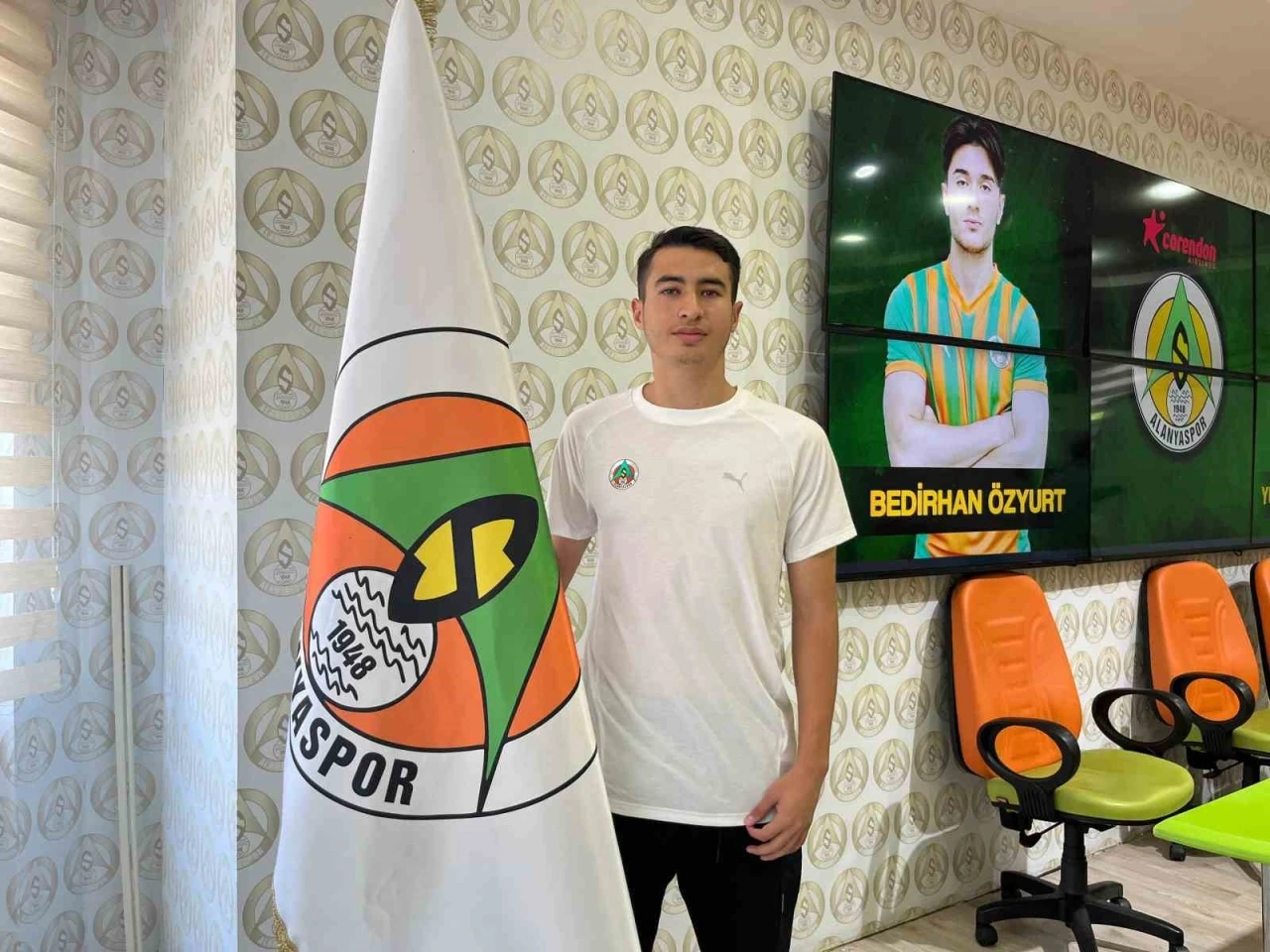 Alanyaspor, iki yerli oyuncu ile sözleşme imzaladı
