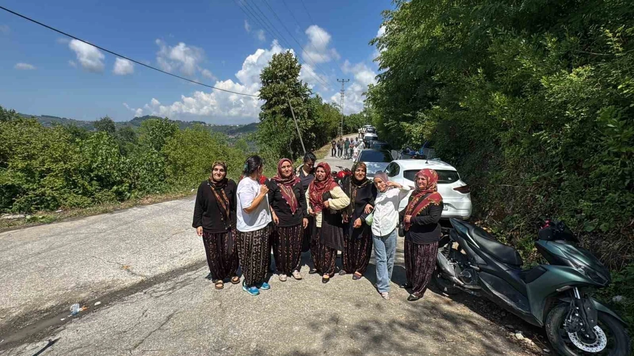 Alaplı&rsquo;da asırlık d&uuml;ğ&uuml;n geleneği: Kadınlar davul zurna eşliğinde karşılanıyor
