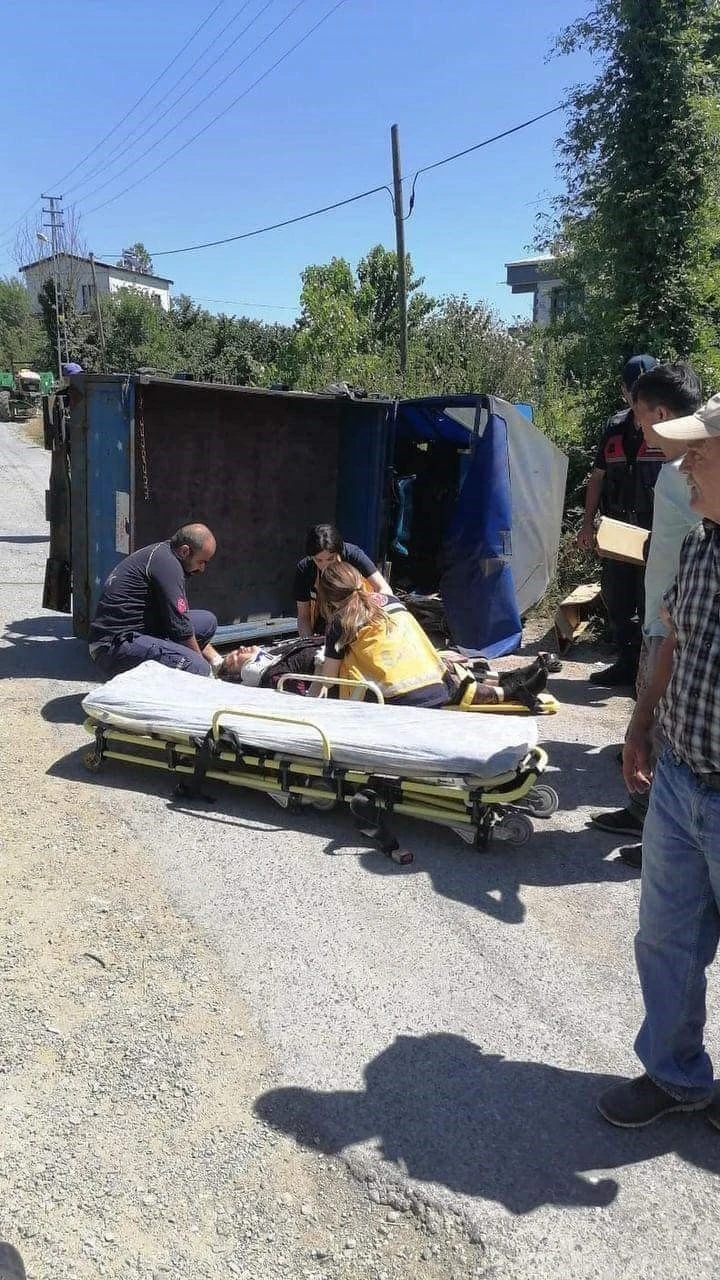 Alaplı’da patpat devrildi: 3 yaralı