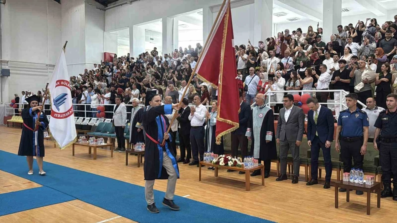 Alaplı Meslek Yüksek Okulu’nda mezuniyet sevinci