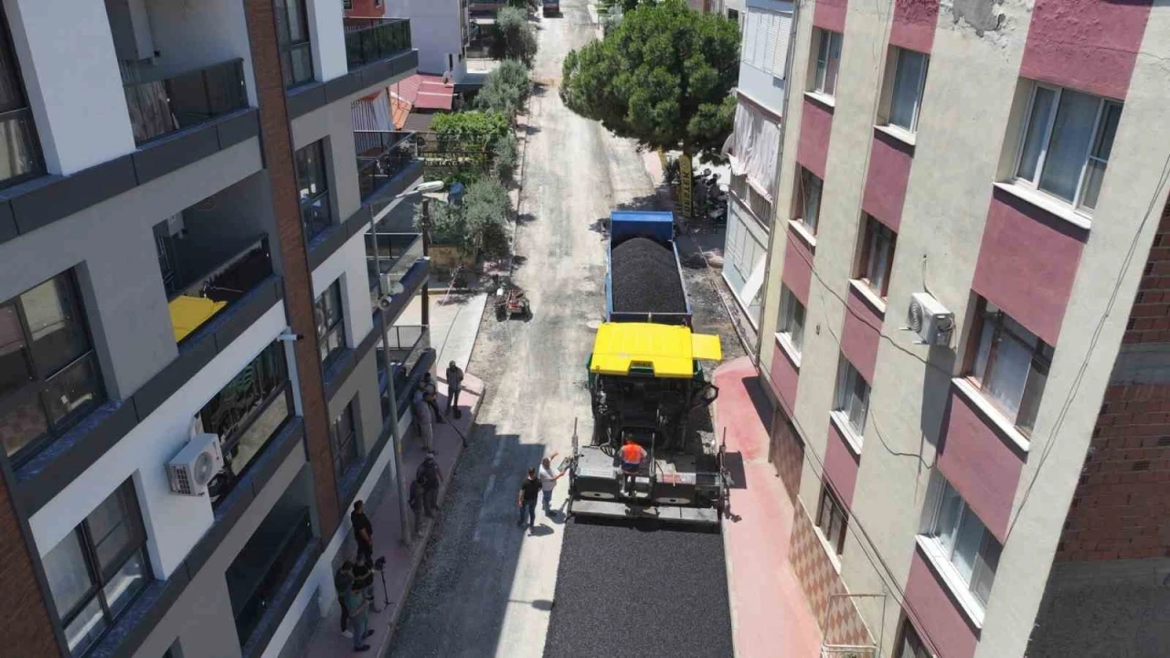 Alaşehir&rsquo;de 3 bin tonluk asfalt hamlesi
