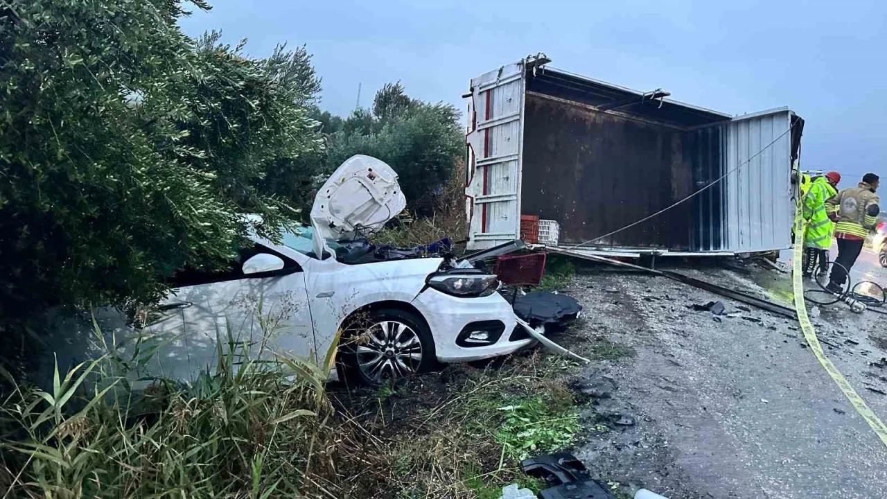 Alaşehir’de kontrolden çıkan kamyonet dehşet saçtı: 2 ölü 3 yaralı
