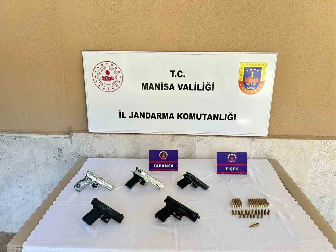 Alaşehir’de ruhsatsız tabanca operasyonu
