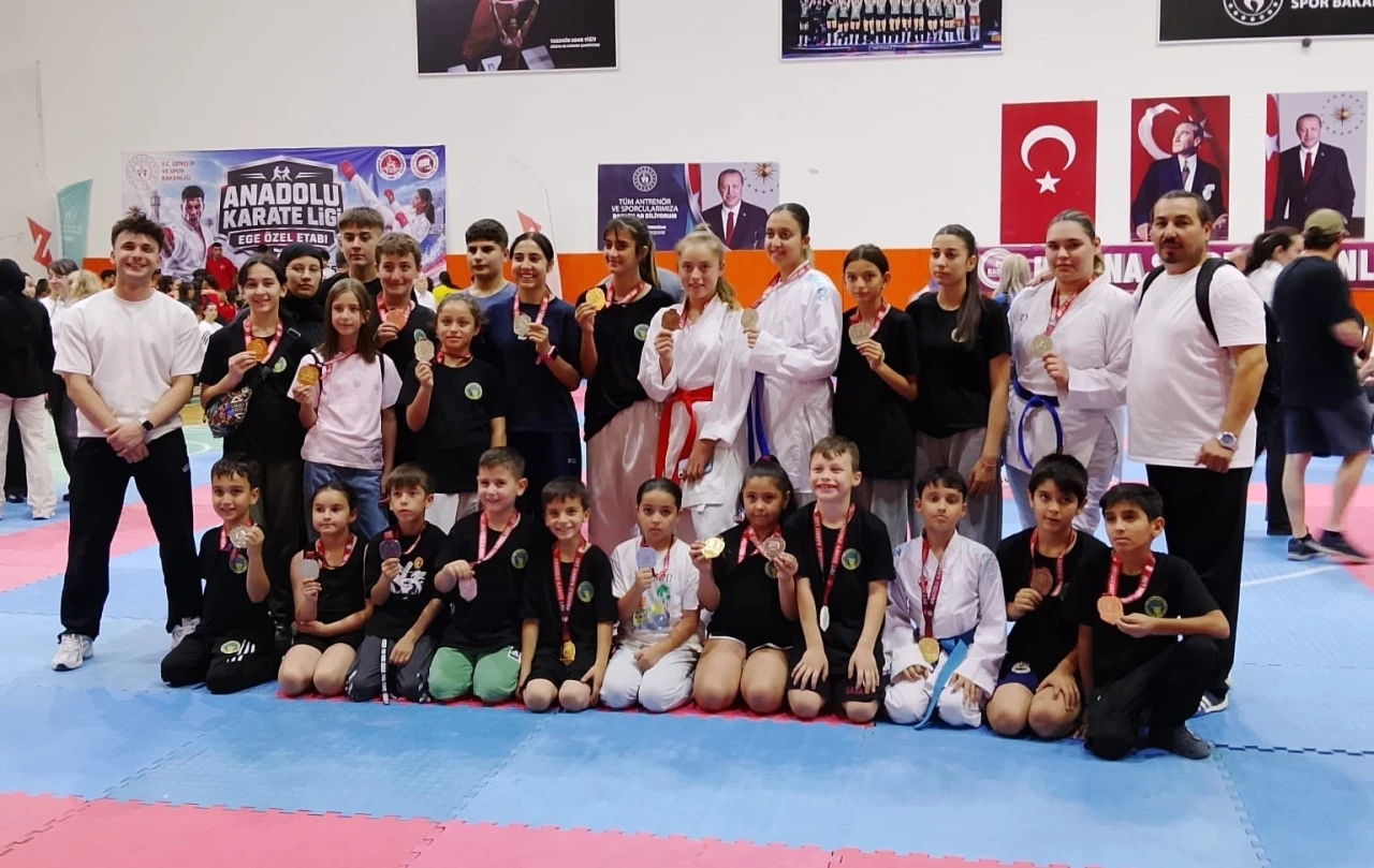 Alaşehirli karateciler Ege&rsquo;yi fethetti
