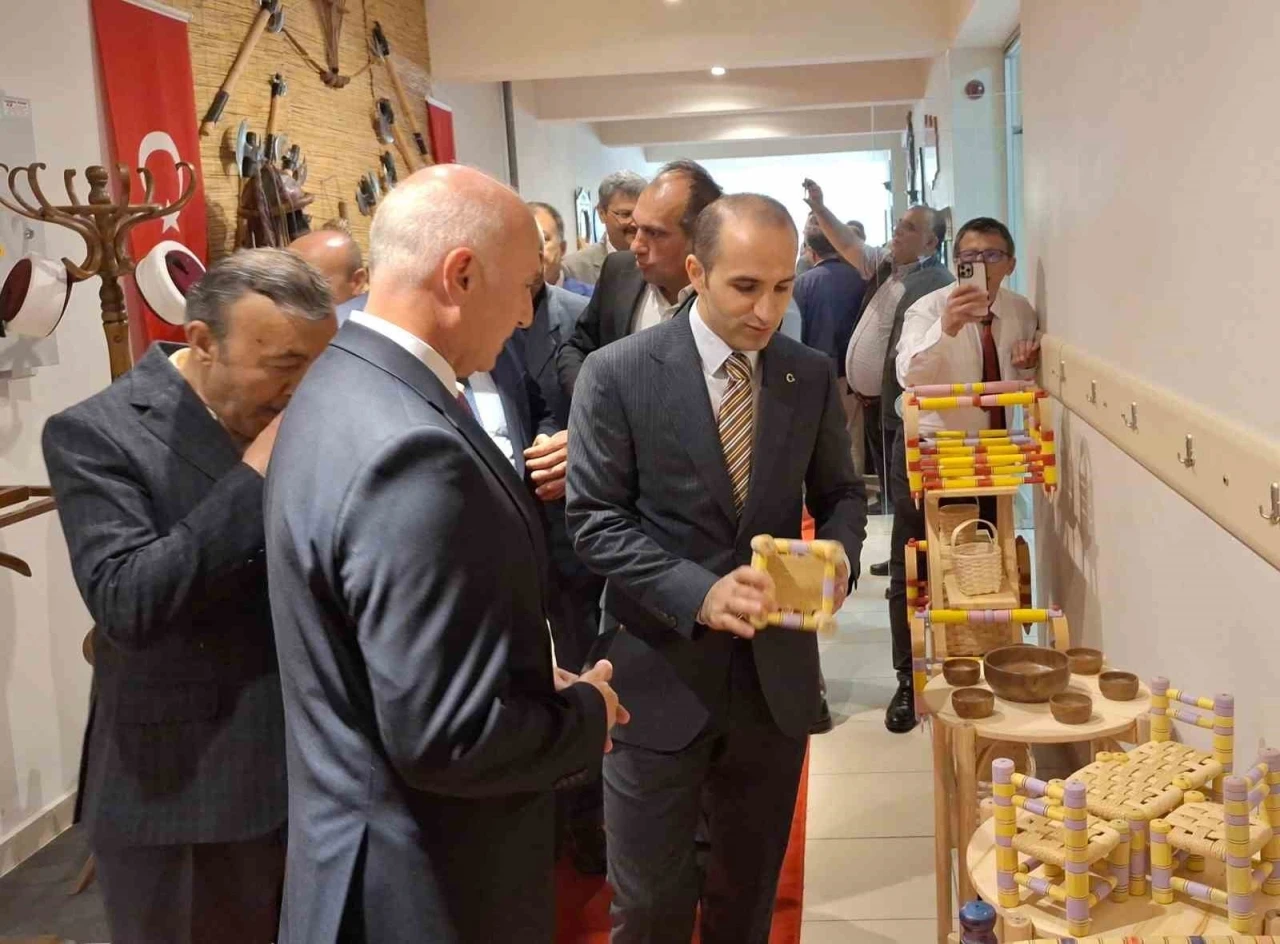 aldıkları eğitimin ardından yaptıkları el emeği &uuml;r&uuml;nler g&ouml;r&uuml;c&uuml;ye &ccedil;ıktı
