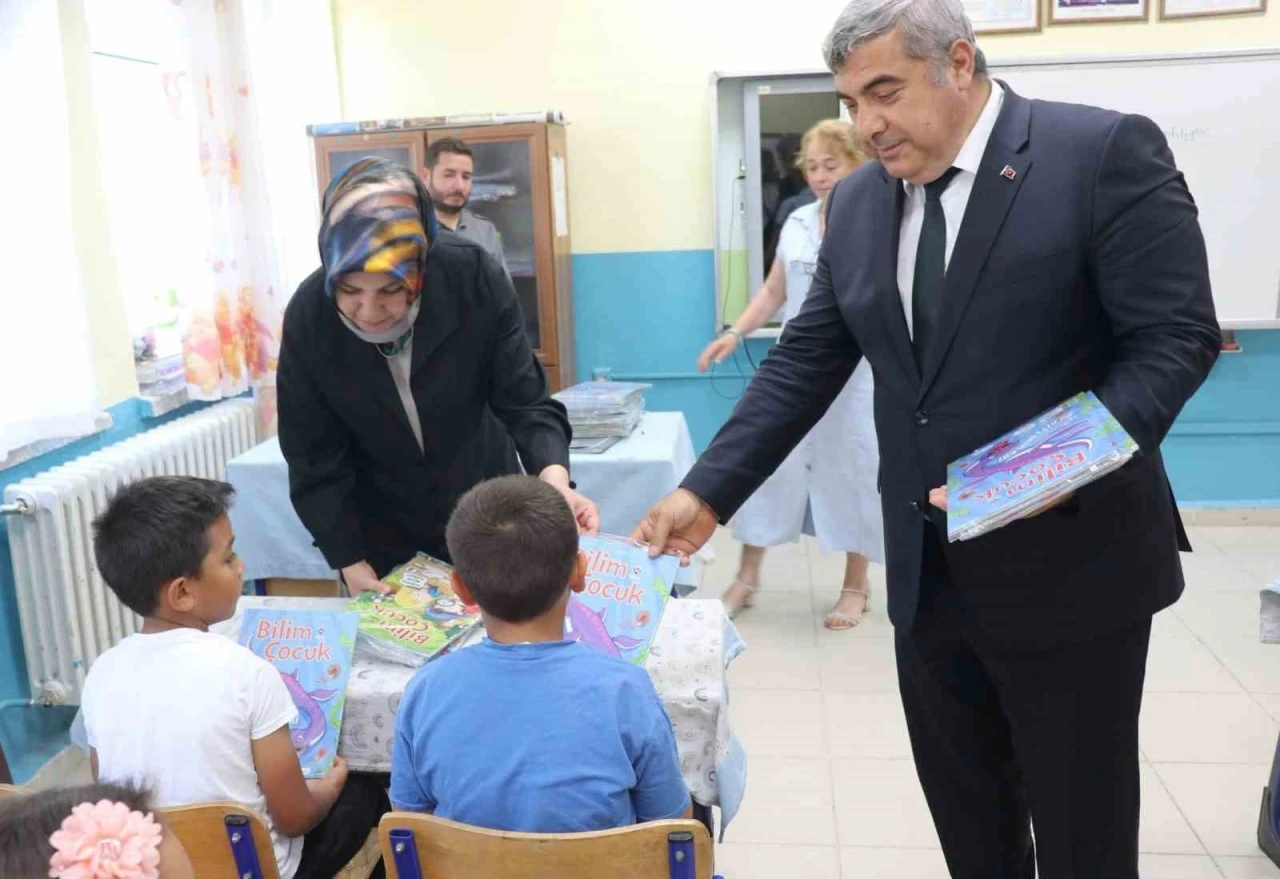 Aldıkları hediyeler ile yaz tatilini daha verimli ge&ccedil;irecekler
