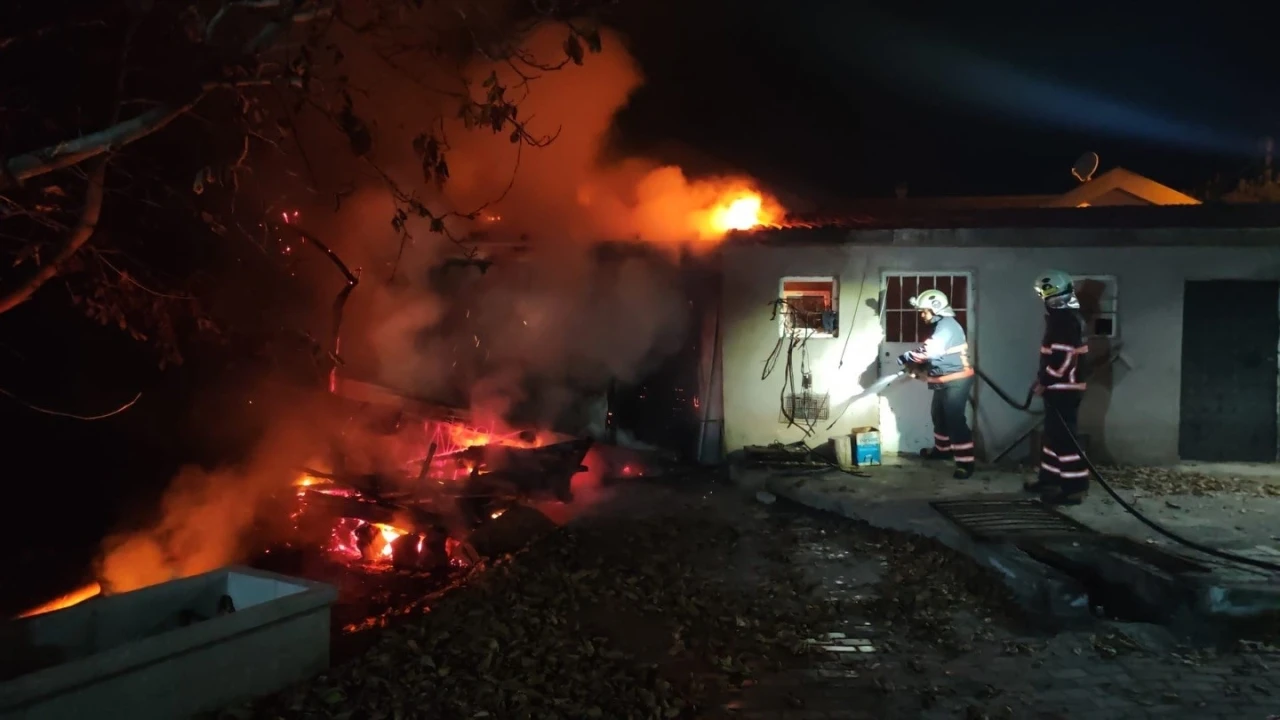 Alevlere teslim olan ev kullanılamaz hale geldi
