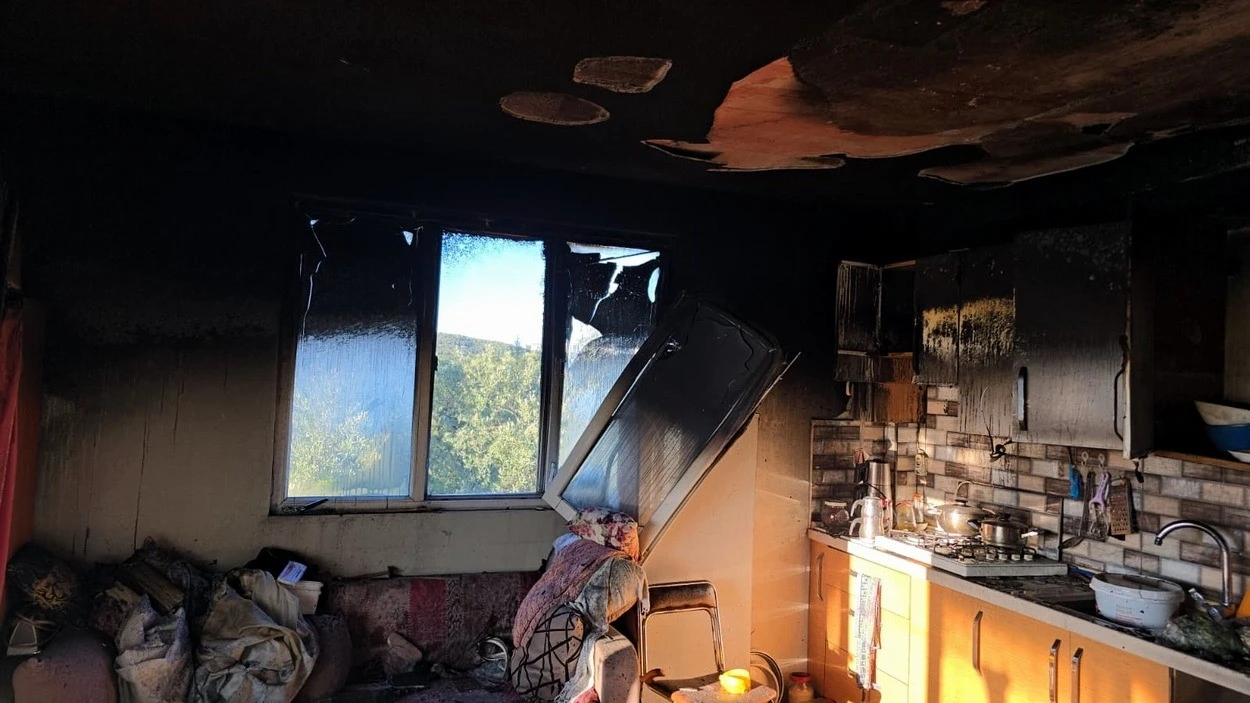 Alevlere teslim olan mutfak küle döndü