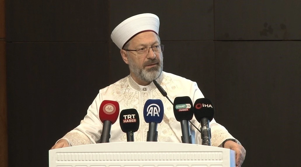 Ali Erbaş: &quot;İnsanlık, cinsiyetsiz bir toplum oluşturma çabası içine giren sapkın bir anlayışla karşı karşıyadır&quot;
