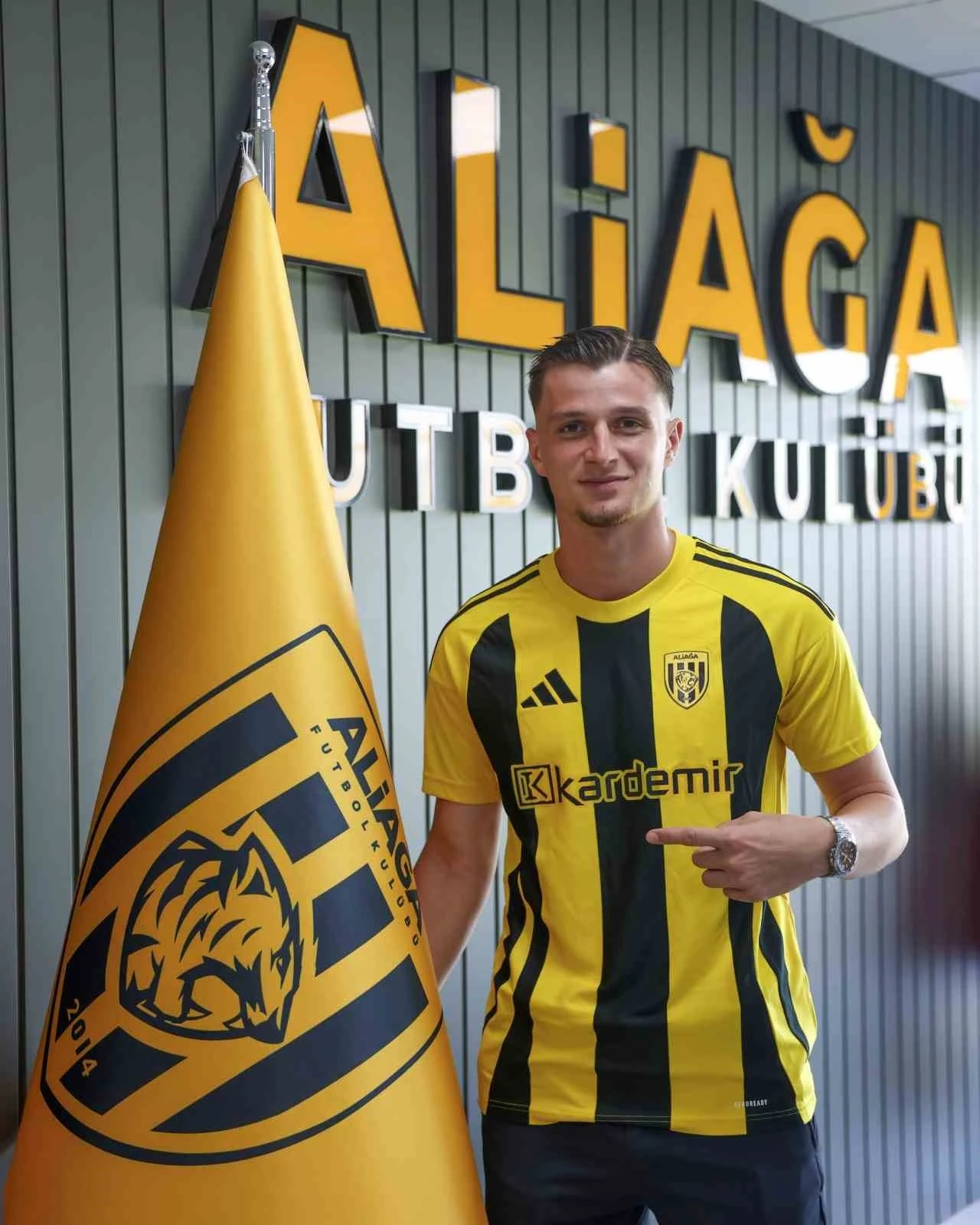 Aliağa FK&lsquo;da bir imza, iki veda
