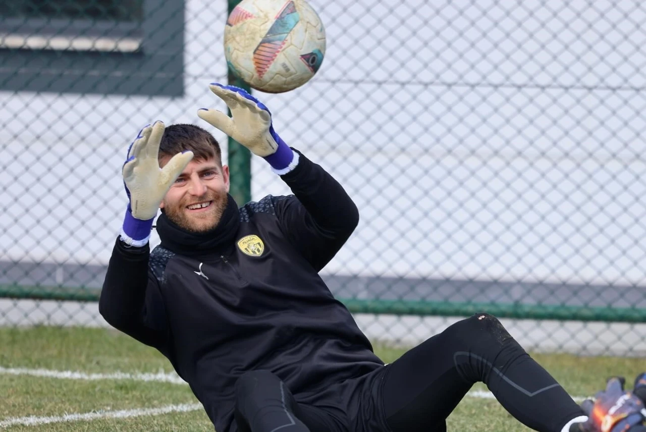 Aliağa FK iç transferde 3 futbolcu ile yeniden anlaştı
