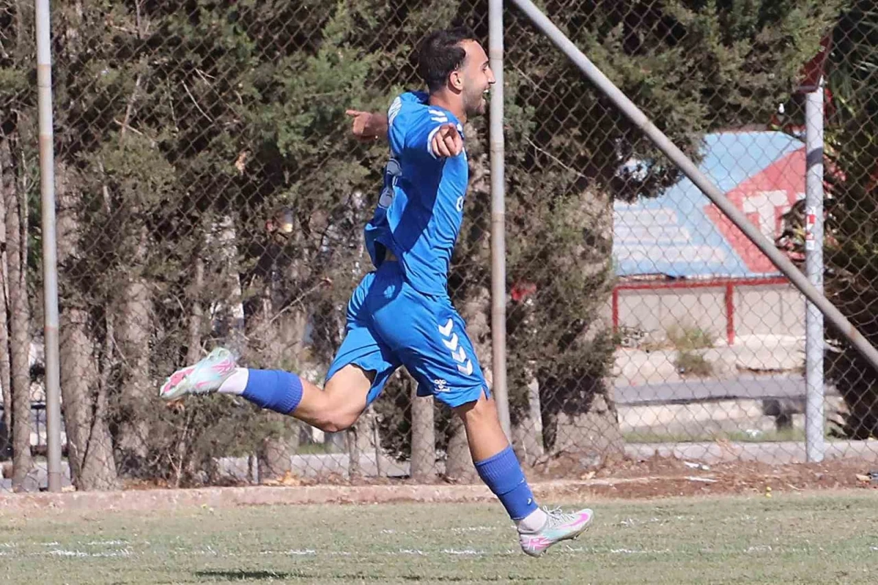 Aliağa Helvacı Spor’un genç yıldızı Eray 3. Lig’e transfer oldu
