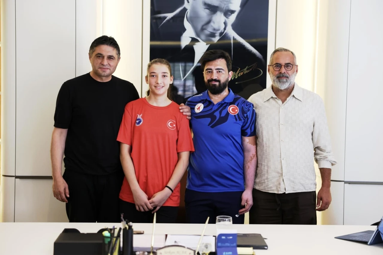 Aliağalı taekwondocu Merve Nisa Mızrak, T&uuml;rkiye&rsquo;yi temsil edecek
