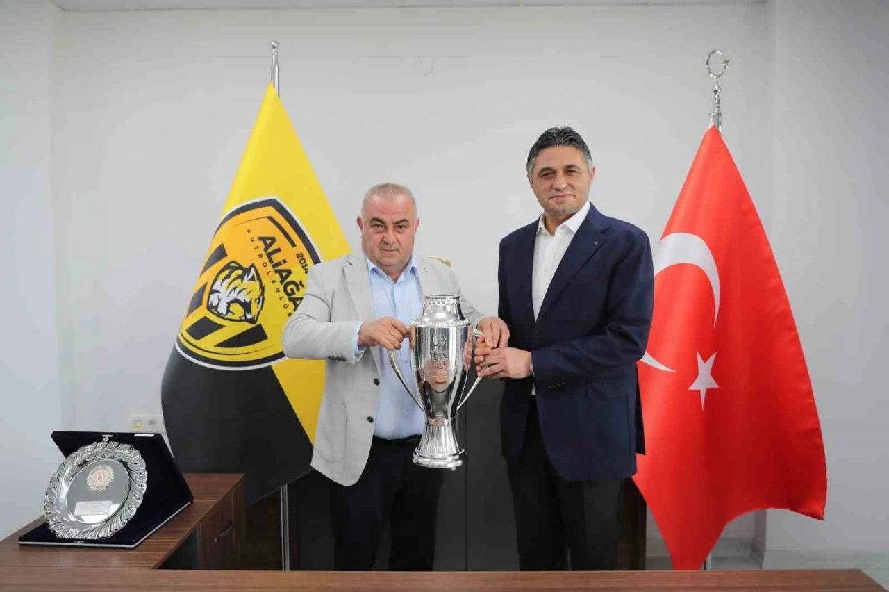 Aliağaspor FK, şampiyonluk kupasını aldı
