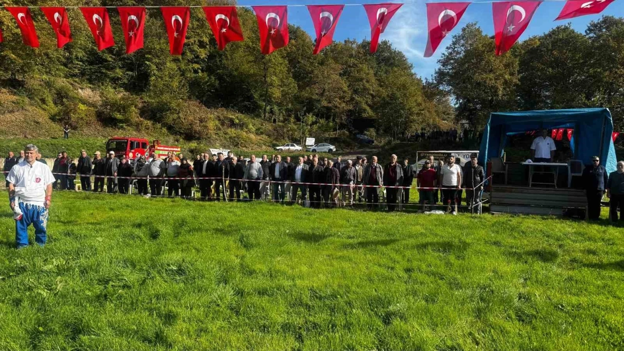 Alioğlu güreşlerinde pehlivanlar kıyasıya mücadele etti
