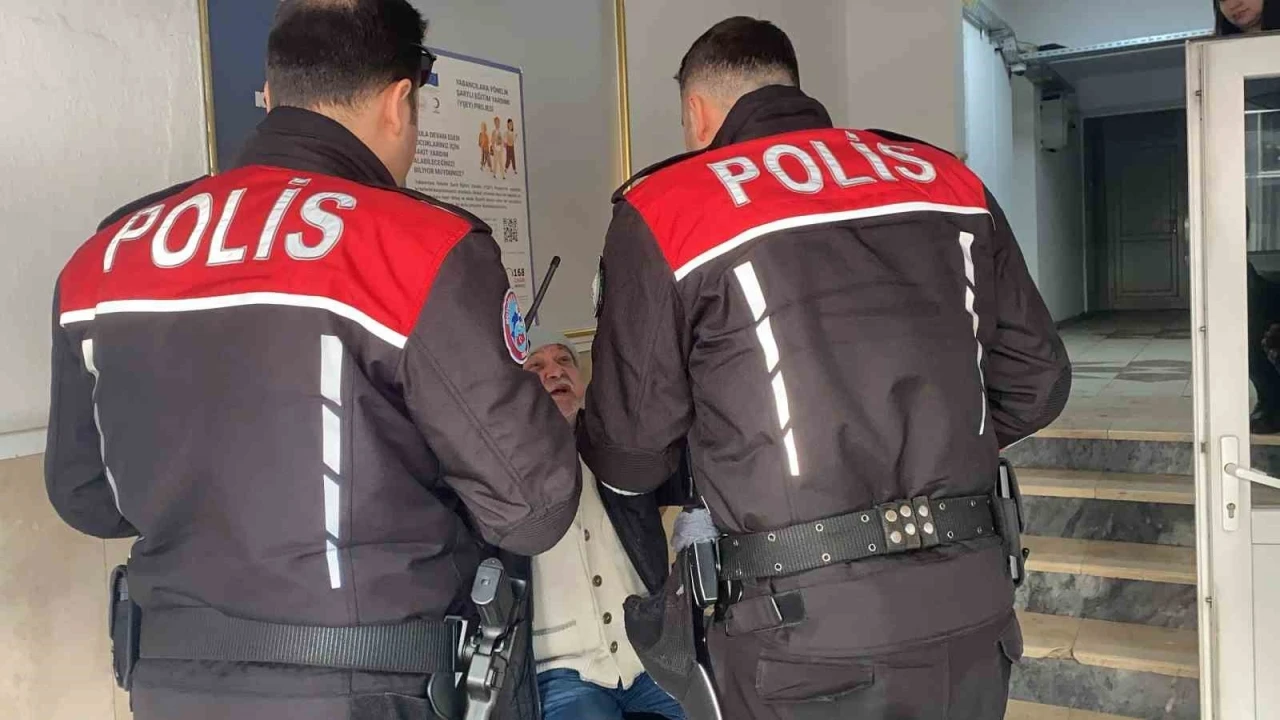 Alkoll&uuml; bir vatandaş, yardım aldığı vakıfta olay &ccedil;ıkardı
