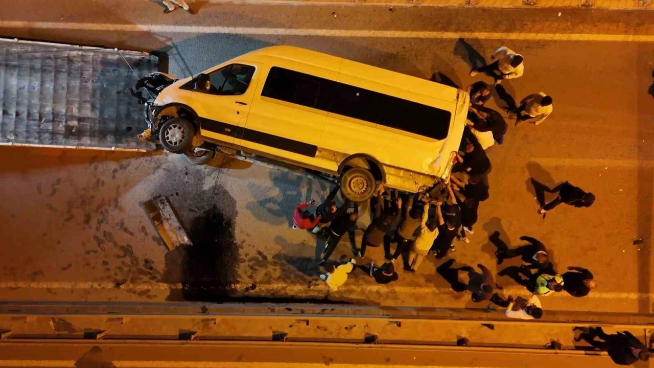 Alkollü genç şehirde kabus yaşattı: Patronunu ve servis şoförünü gasp etti, kaza üstüne kaza yaptı
