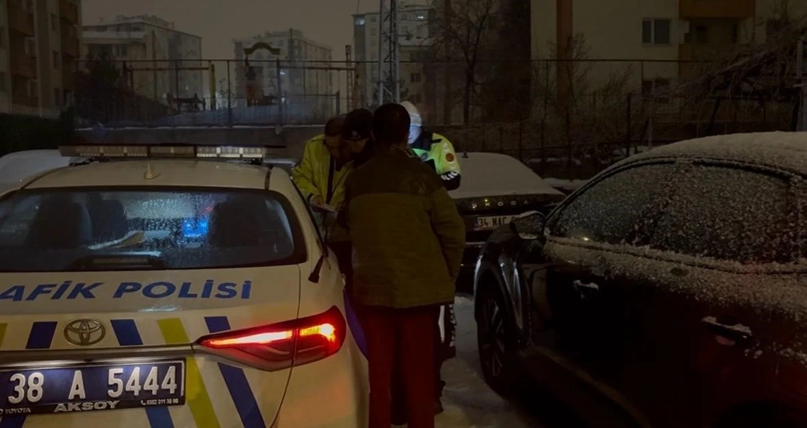 Alkoll&uuml; s&uuml;r&uuml;c&uuml; &ccedil;ıkmaz sokağa girince yakayı ele verdi
