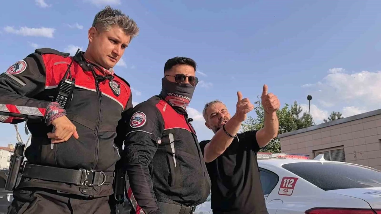 Alkollü sürücü ile polis arasındaki ilginç diyalog kamerada
