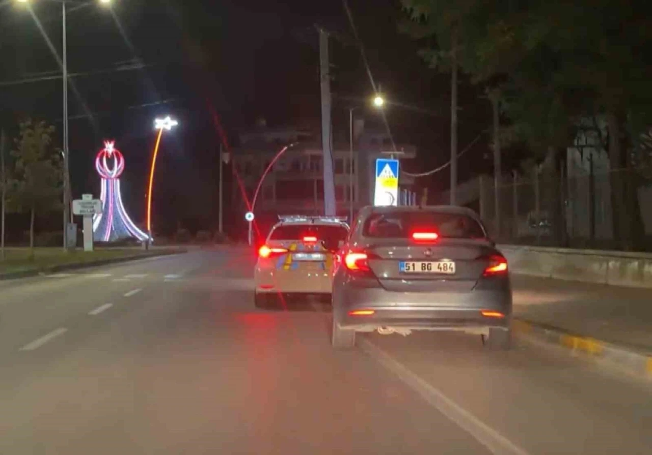 Alkoll&uuml; s&uuml;r&uuml;c&uuml; ile polisin nefes kesen kovalamacası kamerada
