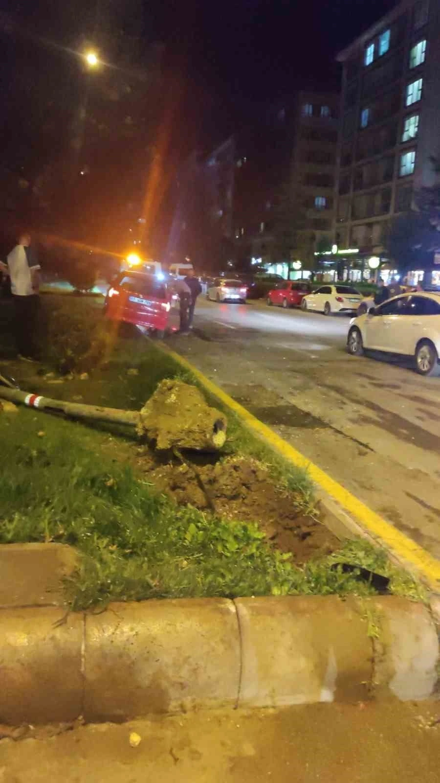 Alkollü sürücü yayalara çarptı: 1 ölü, 1’i ağır 2 yaralı
