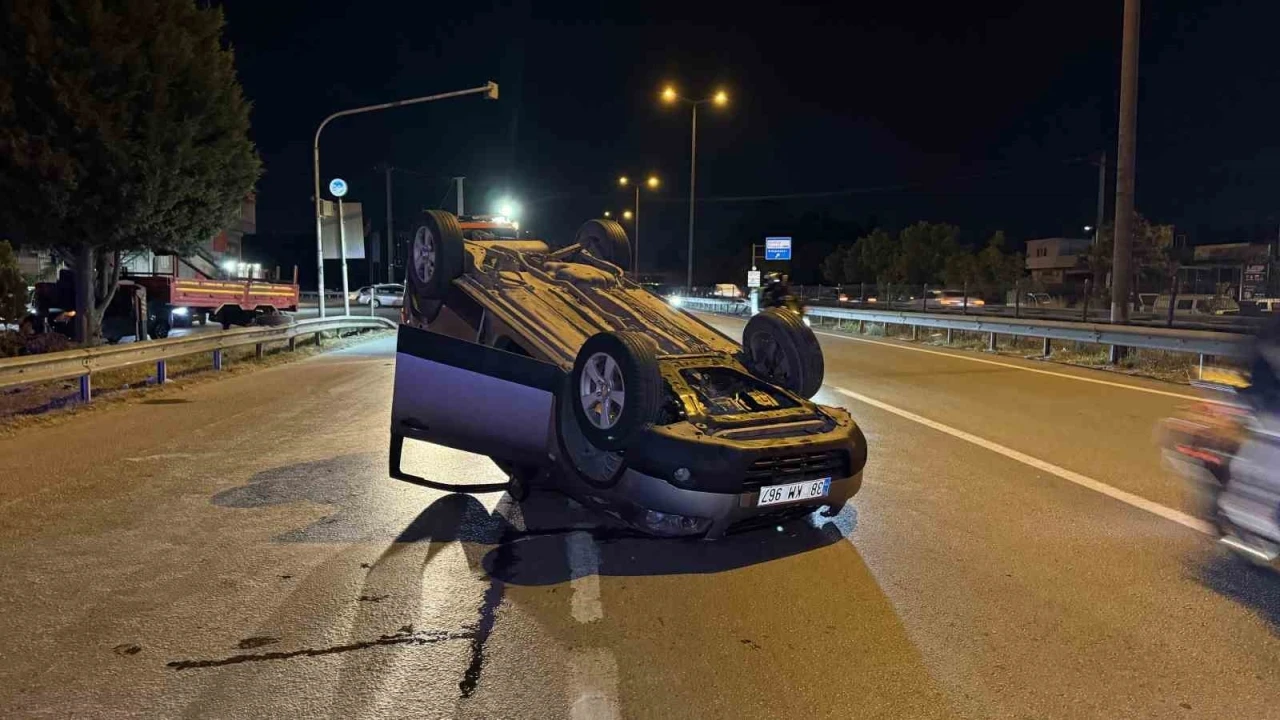 Alkoll&uuml; s&uuml;r&uuml;c&uuml;n&uuml;n karıştığı kazada 4 kişi yaralandı
